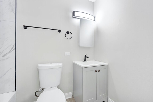 Building Photo - 121 W 63rd St