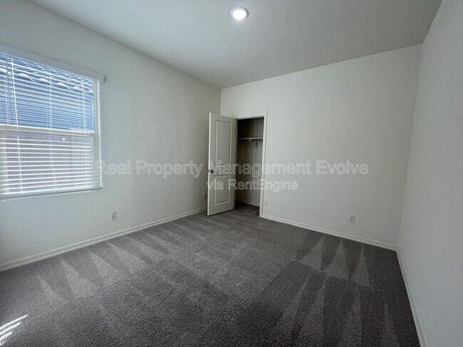 Building Photo - 4722 N 194th Dr