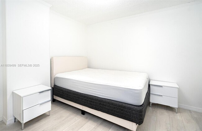 Building Photo - 3140 S Ocean Dr