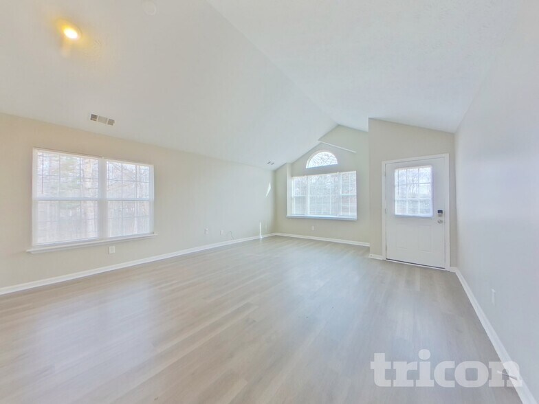 Building Photo - 4122 Autumn Lake Dr