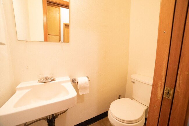 Building Photo - Large One Level Oregon City Home