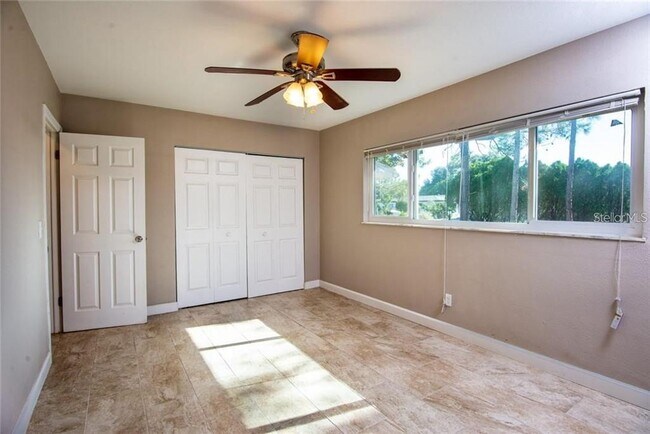 Building Photo - 2074 Greenbriar Blvd