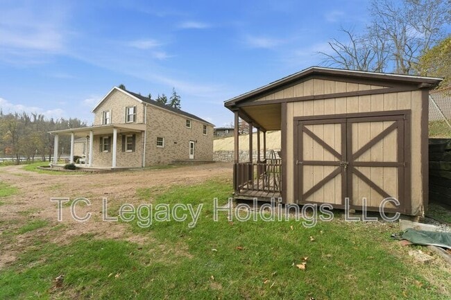 Building Photo - 1121 Eastwood Dr