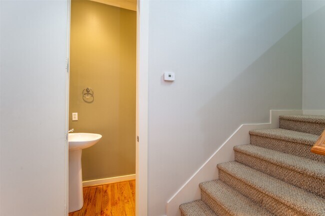 Building Photo - 4430 Center St