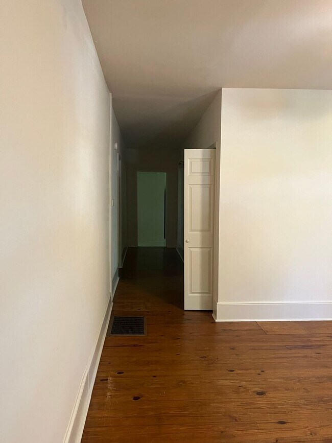 Building Photo - Charming Historic Home – Spacious 2-Bedroo...