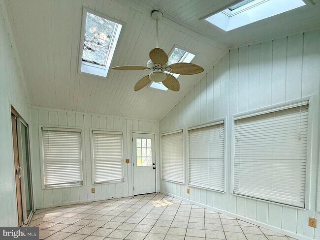 Building Photo - 8487 Inspiration Ave
