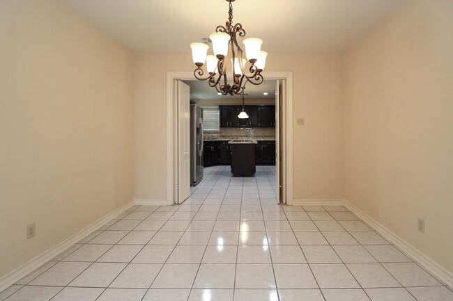 Building Photo - 809 Preston Dr