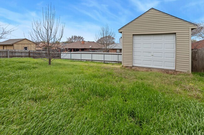 Building Photo - First Month FREE RENT—Spacious Living with Bonus Loft in Oak Valley! Spacious 2-Story with Loft, ...