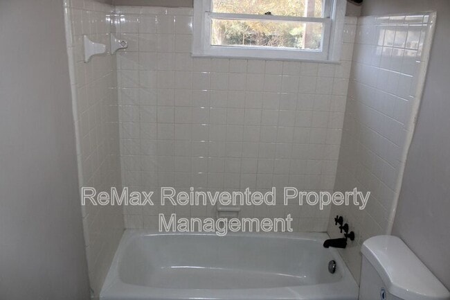 Building Photo - 301 Jehossee Dr SE