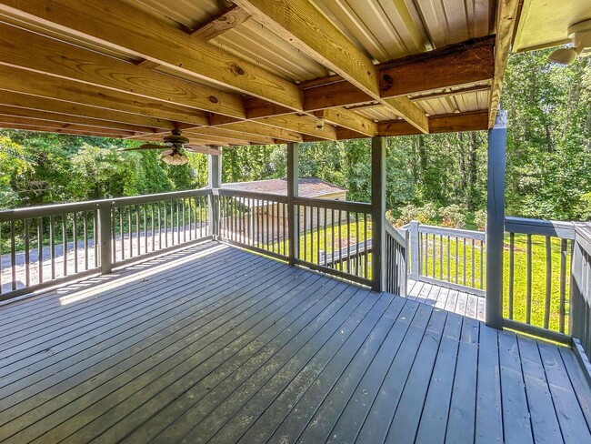 Building Photo - Spacious 3 BR/2 BA Duplex in Austell!
