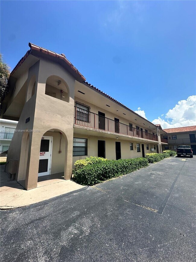 Building Photo - 1130 W 37th St