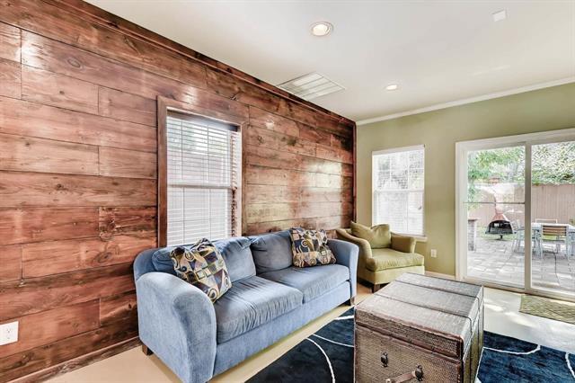 Building Photo - 5202 Pershing St