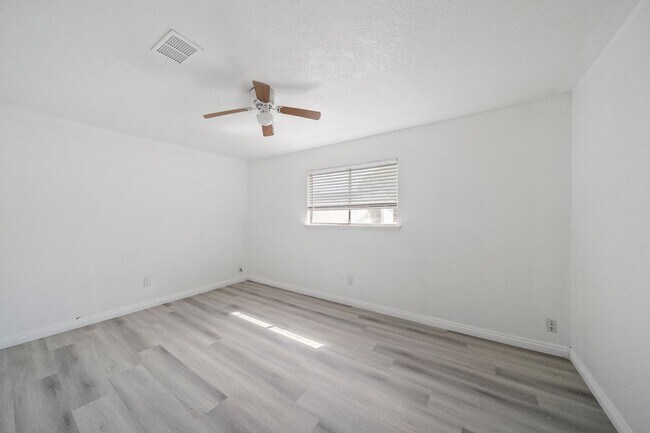 Building Photo - For Lease | 3 Bed, 2 Bath | 1,446 Sq Ft | Greengate Place|
