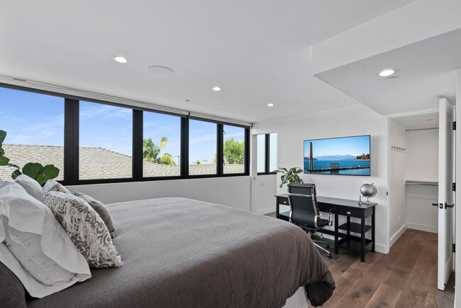 Building Photo - Recently Built, Fully Furnished, Custom Home w/ Amazing Indoor/Outdoor Living Space, Perched Abov...