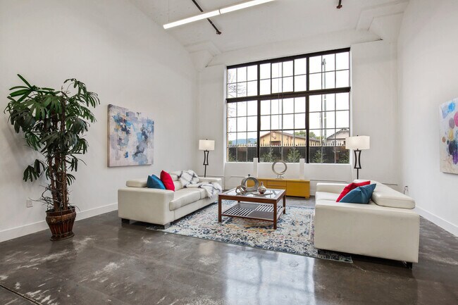 Building Photo - Two level loft with great light and ample ...