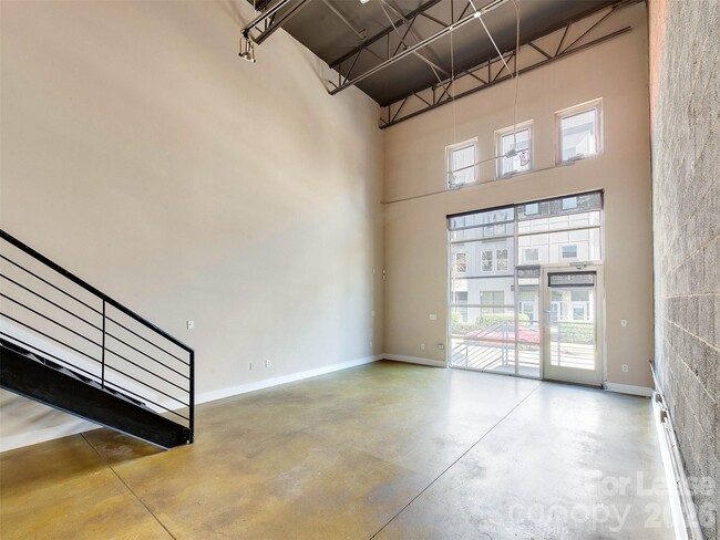 Building Photo - 927 Westmere Ave
