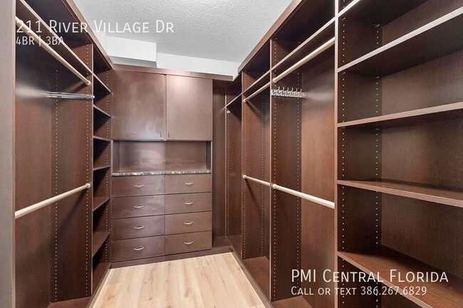 Building Photo - 211 River Village Dr