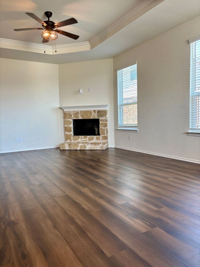 Building Photo - ? Beautiful 4-Bedroom Single-Story in Fort...