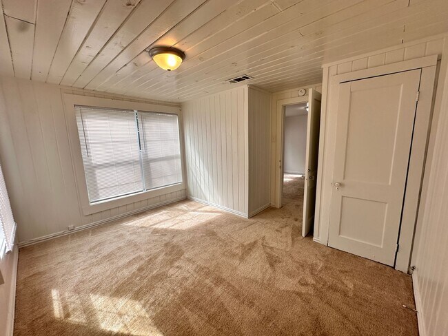 Building Photo - 2 Bedroom Home Close to Historic District