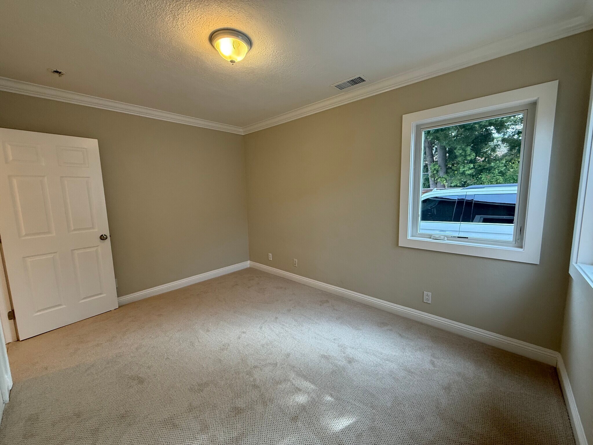 Building Photo - 3149 Rogers Ave