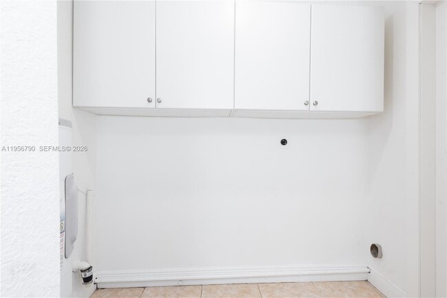 Building Photo - 2617 SW 32nd Ct