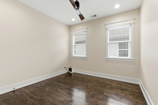 Building Photo - 1708B 15th Ave S