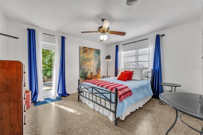 Building Photo - Fabulous pool home in Winter Park!