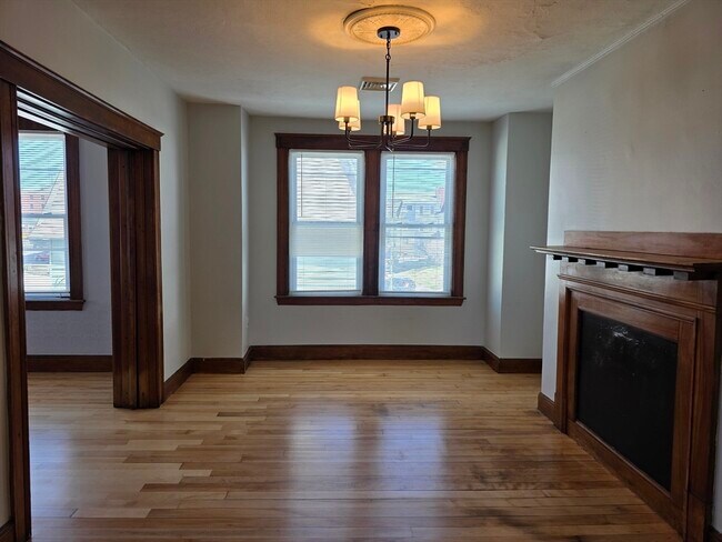 Building Photo - 2 Hillside St