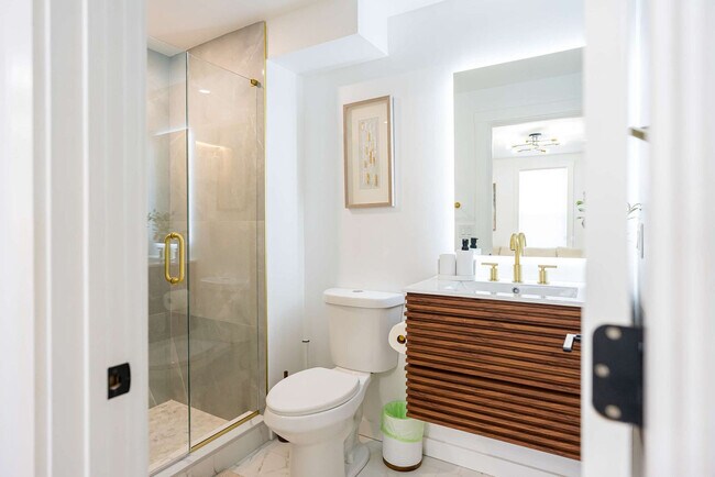 Building Photo - 42 White St Pl