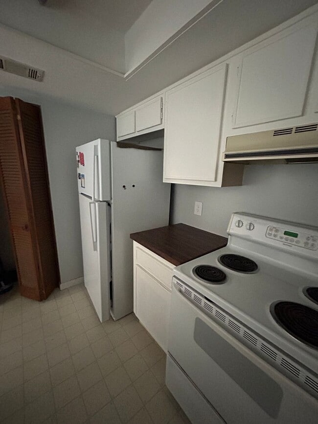 Building Photo - 2/2 In Green Leaf