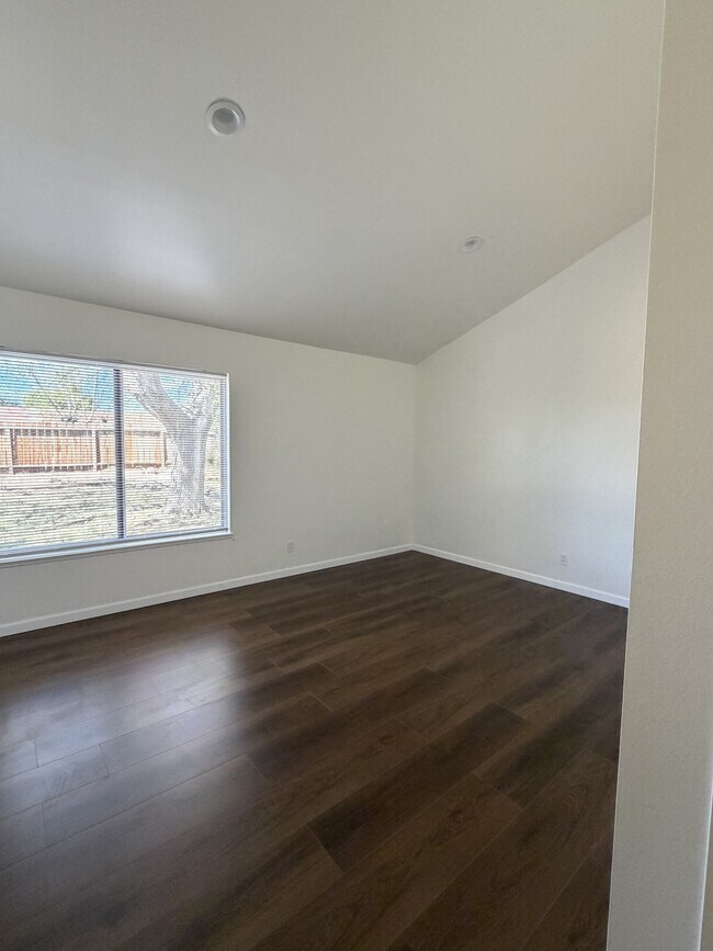 Building Photo - 44215 Hanstead Ave