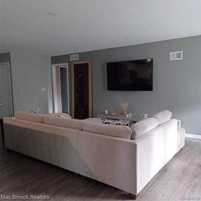 Building Photo - 31045 Pheasant Run St