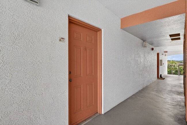 Building Photo - 6481 Aragon Way