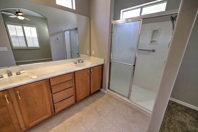 Building Photo - "Charming 2-Bedroom Oasis with Scenic View...