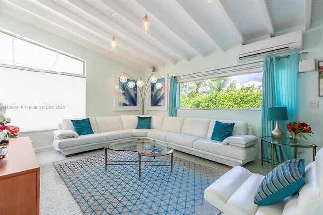 Building Photo - 3327 NE 15th Ct