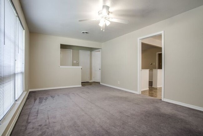 Building Photo - No Application Fees* $500 off 1st months r...