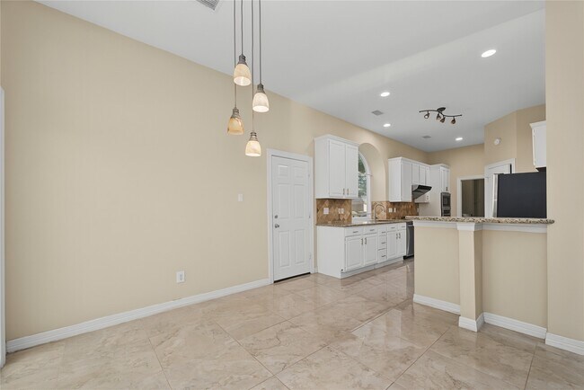 Building Photo - 14135 Swallowfield Dr