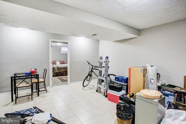 Building Photo - 5036 Finsbury Rd