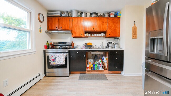 Building Photo - 523 Treat Ln