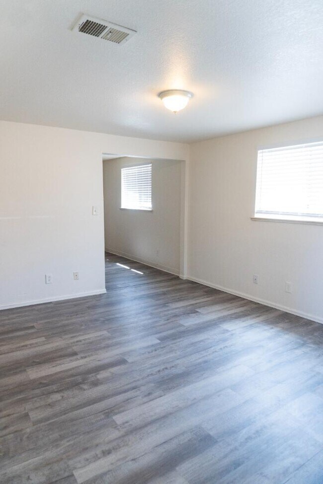 Building Photo - 1152 S Quivas St
