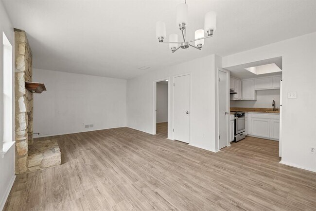 Building Photo - 2401 Singletree Ave