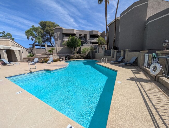 Building Photo - 2 bedroom, 2 Bathroom The Cliffs at North ...