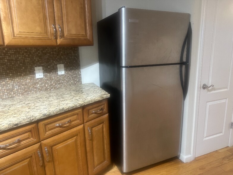 Building Photo - 529 54th St