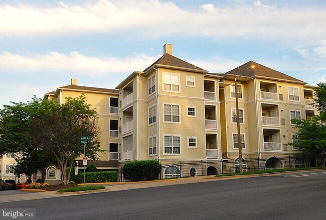 Building Photo - 4550 Strutfield Ln