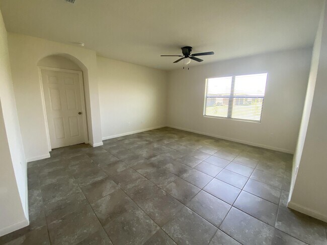 Building Photo - 510 Old Country Rd S E