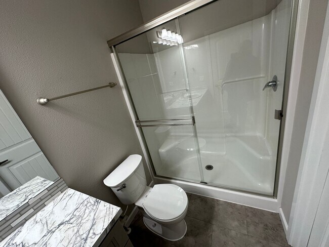 Building Photo - 553