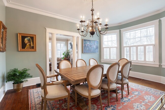 Building Photo - Timeless 3/2 in the Heart of Midtown by Piedmont Park!