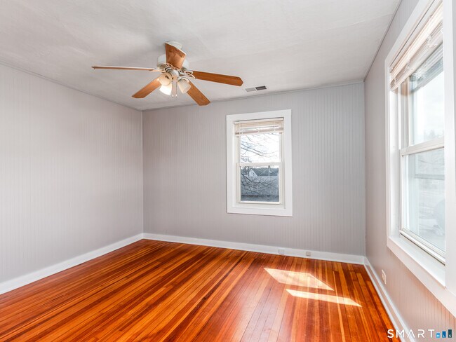 Building Photo - 969 S Main St