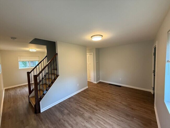 Building Photo - 5425 Stewart Ave