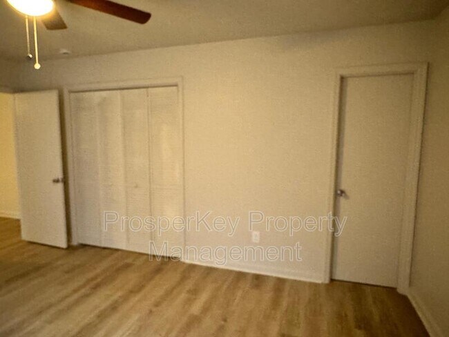 Building Photo - 1715 Scenic Dr